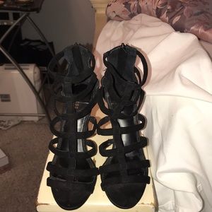 Strappy suede shoes